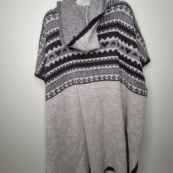 Belle Dame Cape - Picture 3 of 5